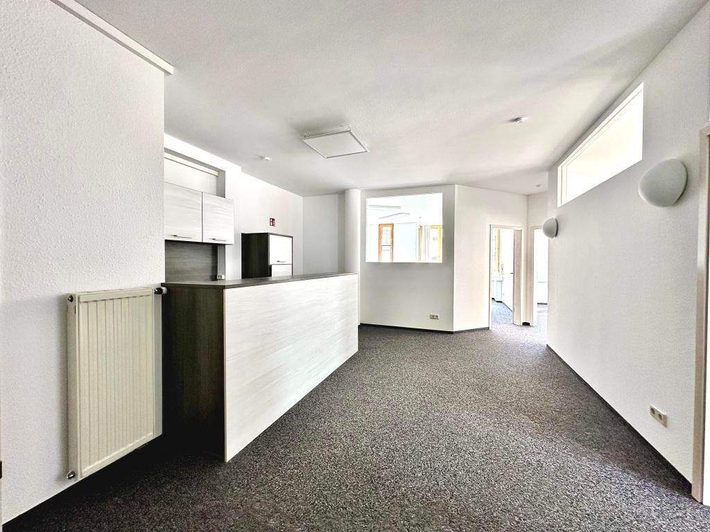 Empfang und Küche.jpg