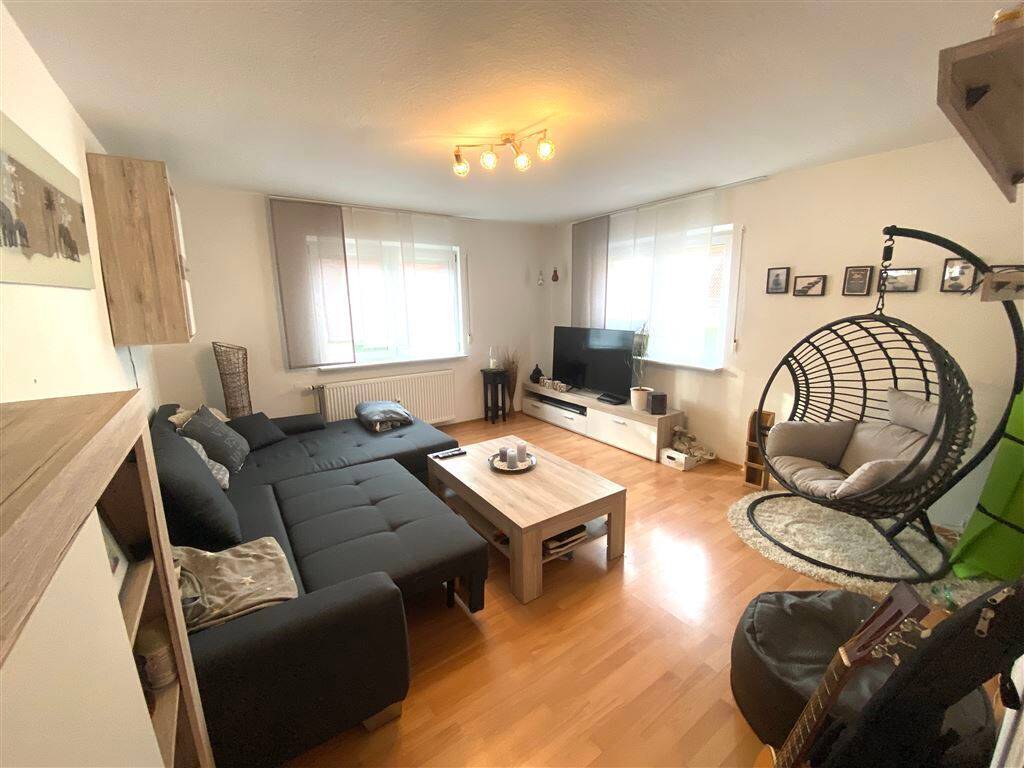 Thumbnail-Erstbezug nach Sanierung - Helle 2-Zi-Whg im 1. OG mit Balkon, Küche, Stellplatz und Garten!