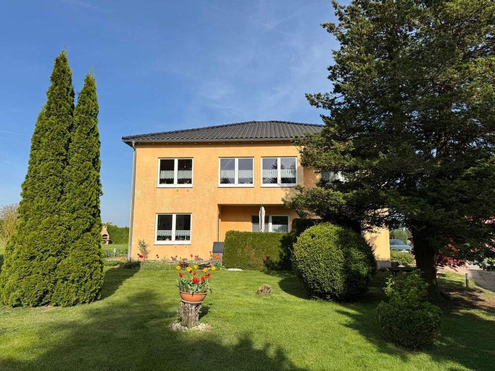 Thumbnail-Liebevoll gestaltetes Grundstück mit Einfamilienwohnhaus inkl. Einliegerwohnung und separates Einfamilienwohnhaus