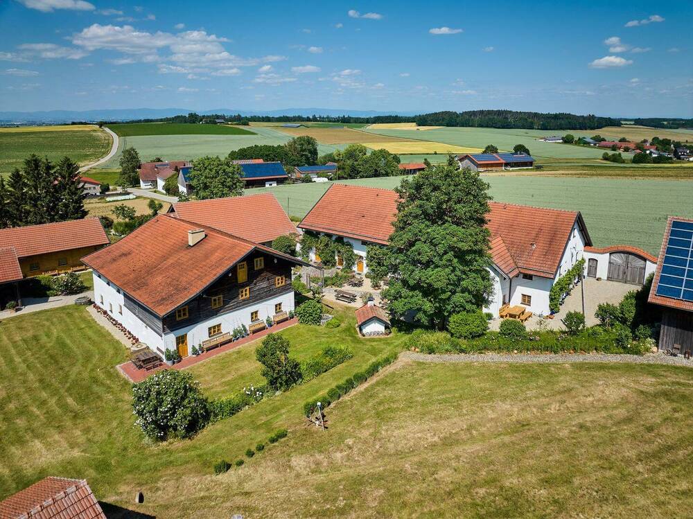 Thumbnail-- RESERVIERT- Alleinlage-Traum statt Stadt-Enge: Autarker Dreiseithof mit Saunahaus & eigenem Teich!
