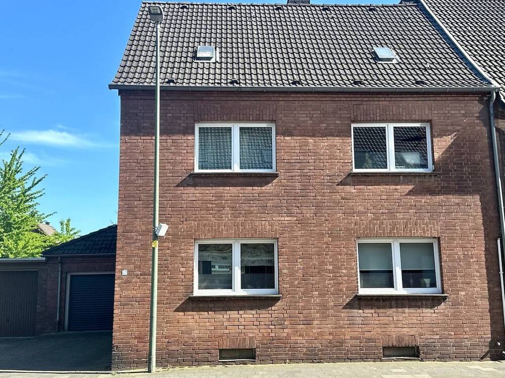 Thumbnail-Schönes Einfamilienhaus mit großem Garten