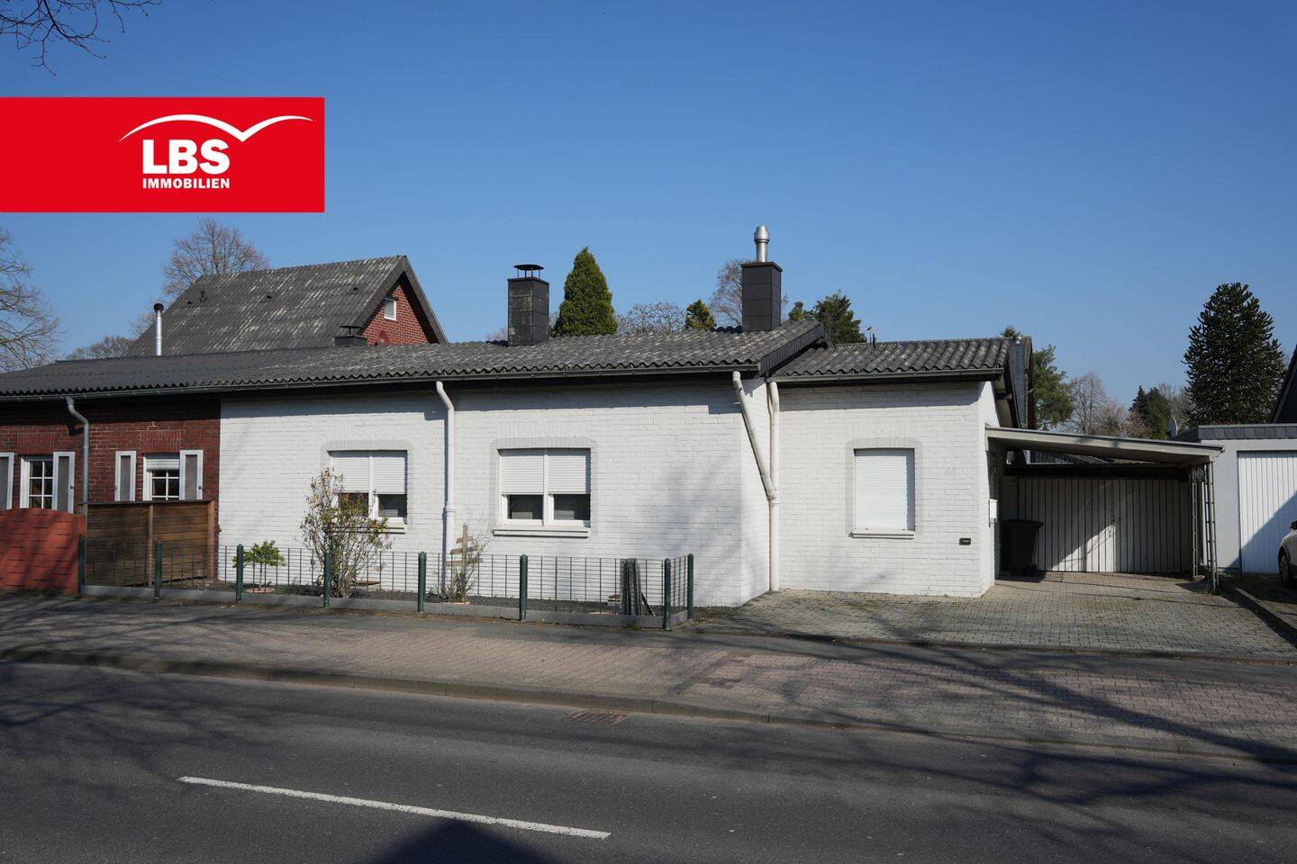 Thumbnail-Einfamilienhaus (Bungalow) in zentraler Lage zu verkaufen