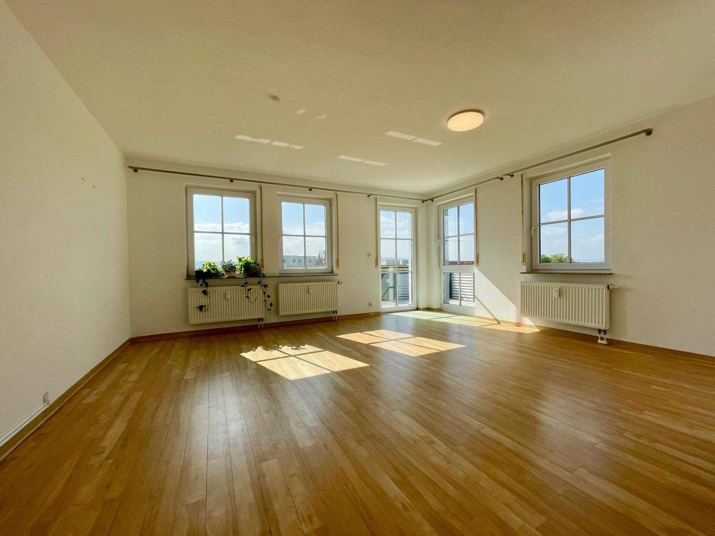 Thumbnail-Gepflegte 3,5 Zimmer-Wohnung mit Balkon und Stellplatz in Waiblingen zu verkaufen