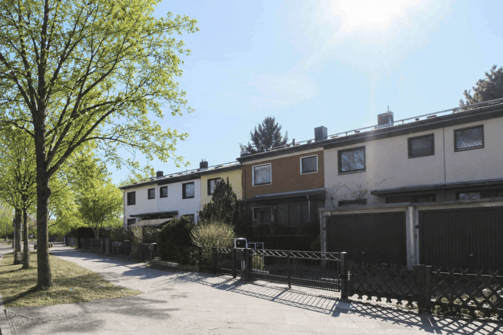 Thumbnail-Familienglück in ruhiger Sackgasse - Reihenhaus mit Garten, Garage, Keller und Sauna in Mariendorf