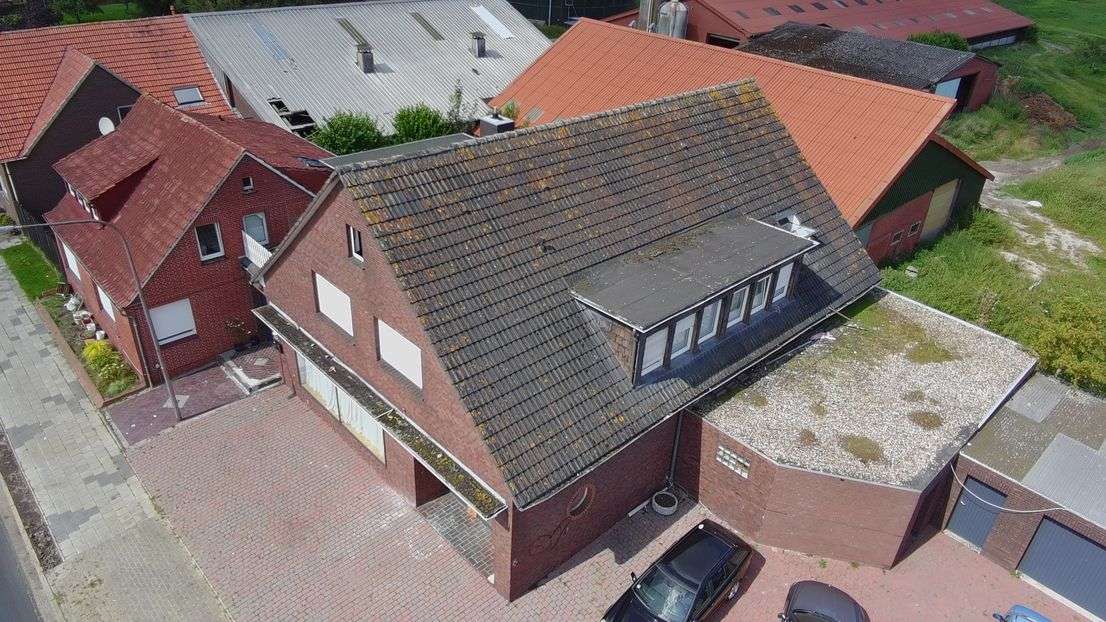 Thumbnail-Zweifamilienhaus mit Gewerbeeinheit! Eine WE vermietet eine WE leerstehend und leerstehende GE