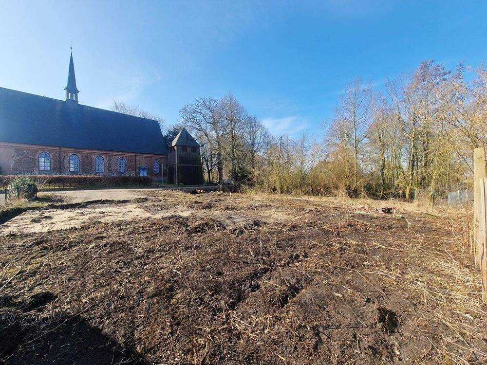 Thumbnail-Baugrundstück in ruhiger Lage - mit vorhandener Baugenehmigung und für den Baustart vorbereitet.