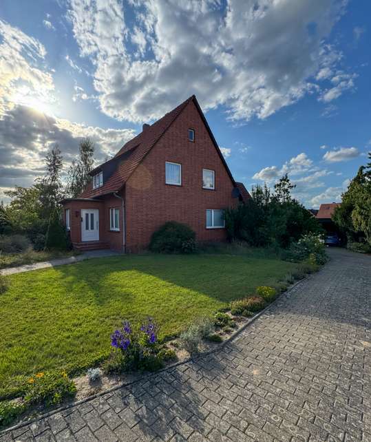 Thumbnail-Teilvermietetes traumhaftes Zweifamilienhaus mit riesigem Grundstück!