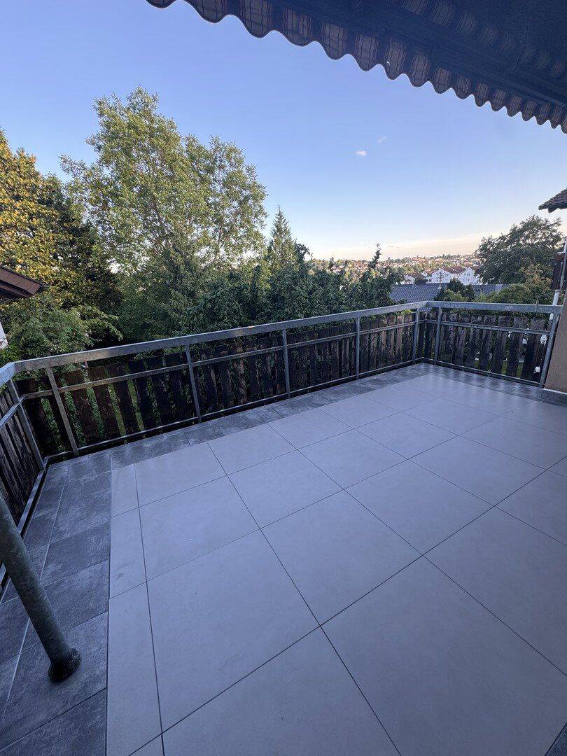 Thumbnail-Erstbezug nach Kernsanierung: Großzügige 3-Zimmer-Wohnung mit sonnigem Balkon und Panoramablick