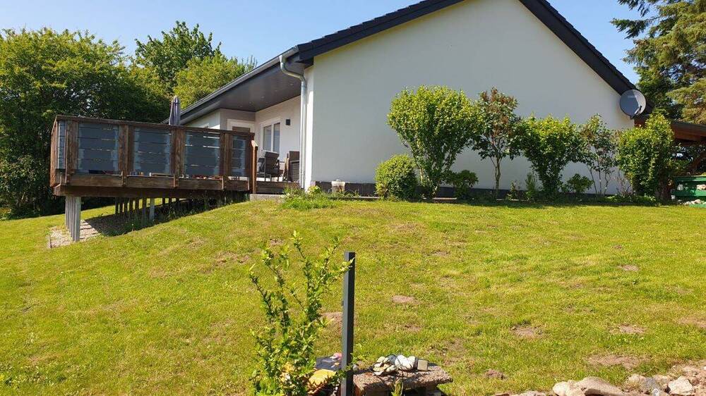 Thumbnail-Moderner Bungalow in ländlicher Umgebung.