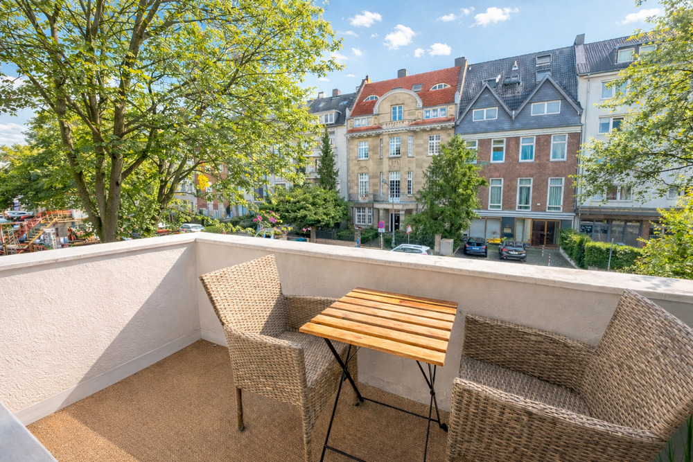 Thumbnail-Zooviertel - Stilvolle & lichtverwöhnte Altbauwohnung mit besonderem Flair und Süd-Balkon!
