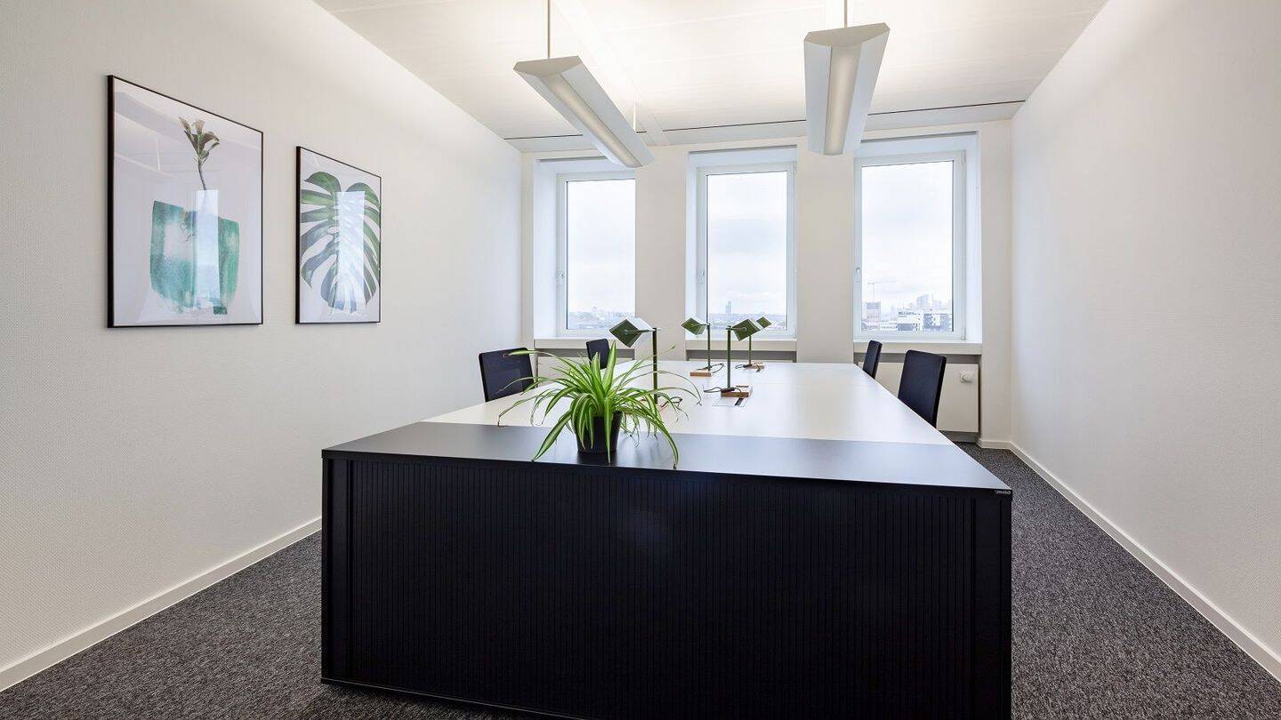 Thumbnail-Rivvers Offenbach: 4 Arbeitsplätze, flexible Konditionen, Skylineblick