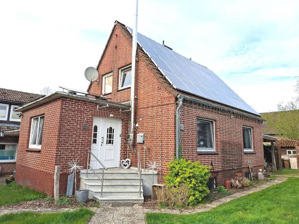 Thumbnail-Für Anleger oder Selbstnutzer: Haus mit Charme auf großem Grundstück!