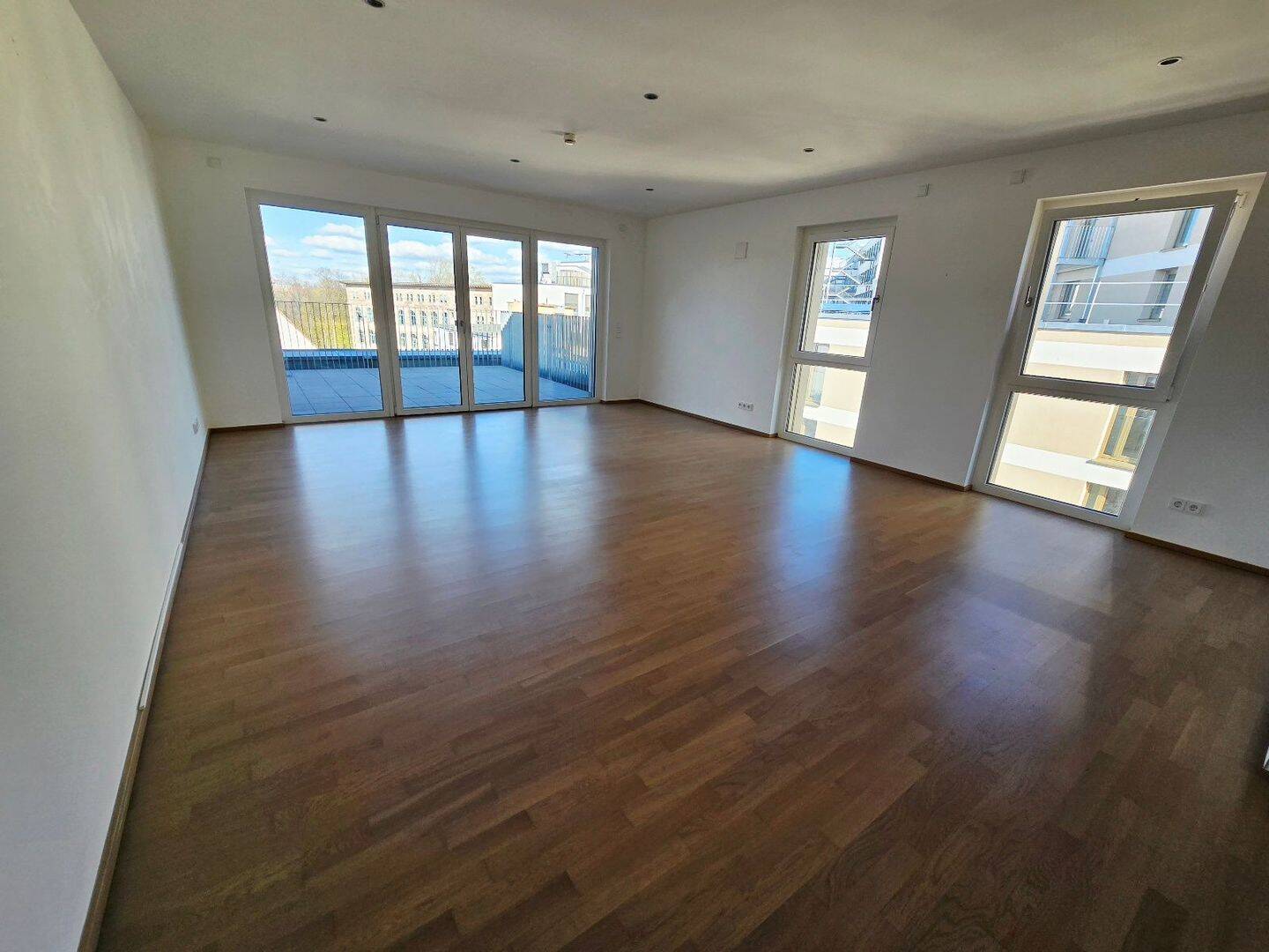 Thumbnail-NEUBAU - Tolle 3 Zimmer Wohnung mit EBK und zwei Terrassen im Nürnberger Zentrum -