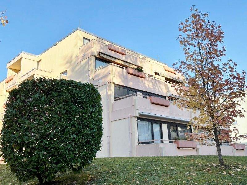 Thumbnail-FREIE - 2.0 Zimmer Wohnung im 1.OG mit Balkon und Tiefgaragenplatz in Konstanz