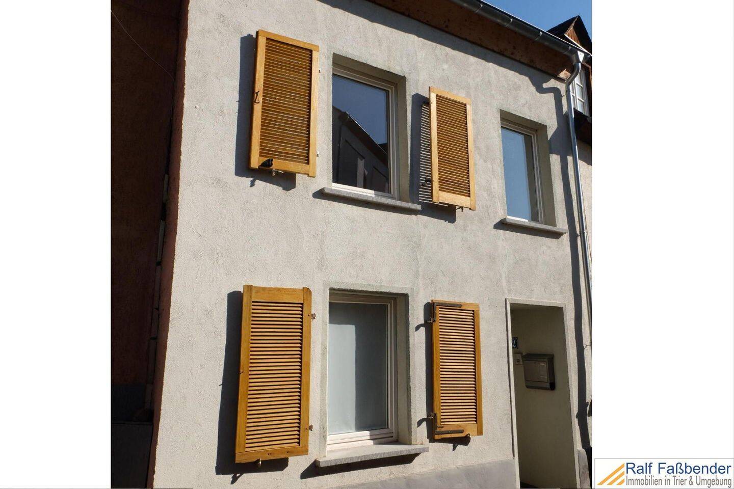 Thumbnail-Kenn, gemütliches u. teilmodernisiertes Reihenhaus mit Dachterrasse zu verkaufen.