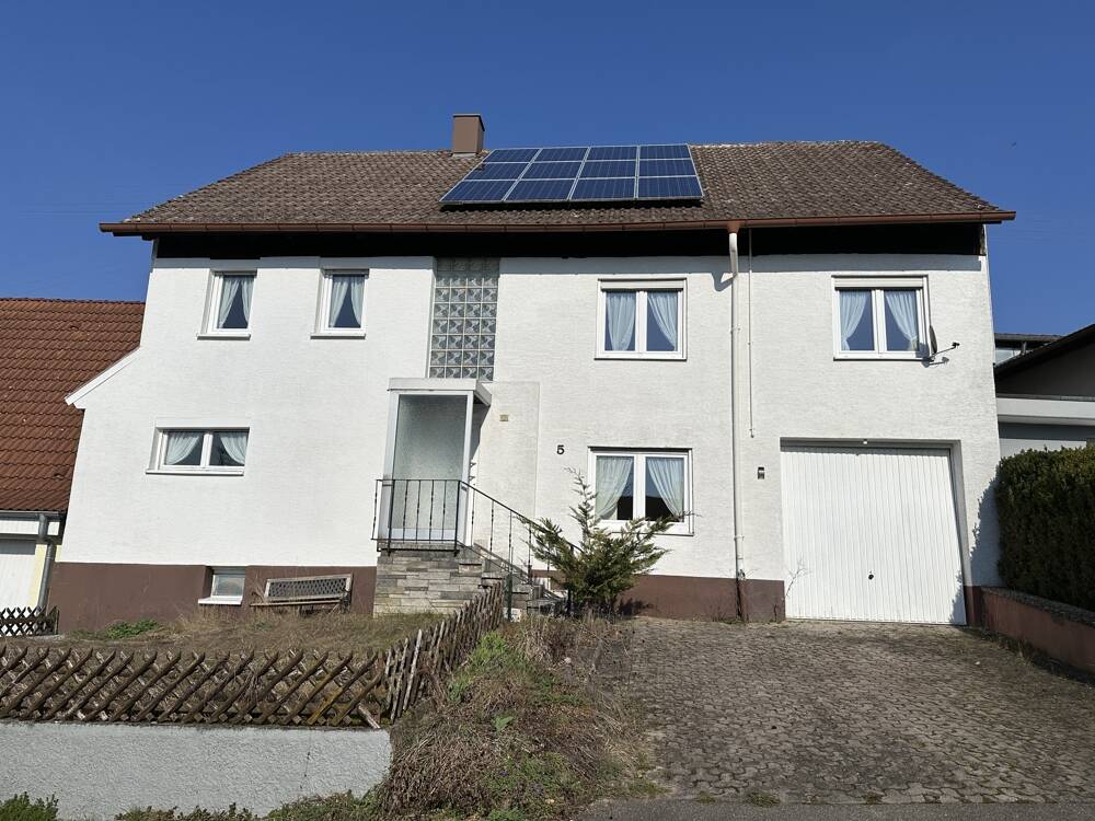 Thumbnail-Einfamilienhaus in Rottweil-Zepfenhan mit großem Grundstück und Platz für Ideen