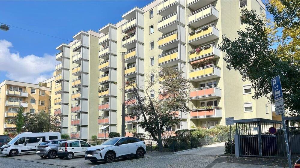 Thumbnail-***IHR SCHLÜSSEL ZUM GLÜCK*** SONNIGE 4 ZIMMER WOHNUNG MIT EINBAUKÜCHE BALKON UND GARAGENSTELLPLATZ