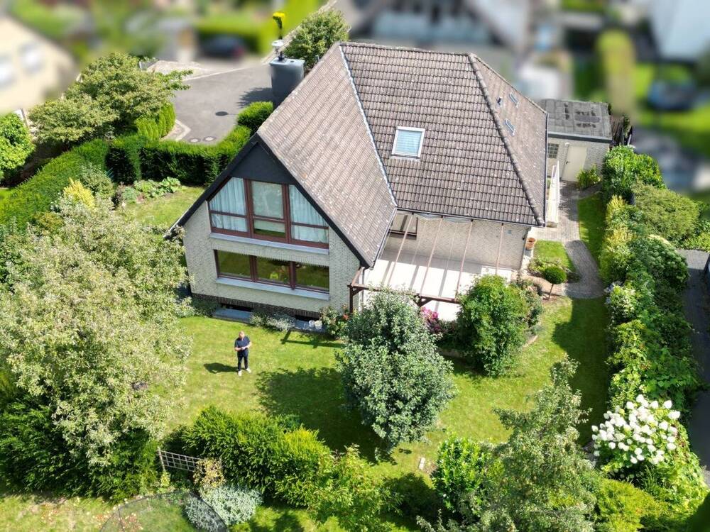 Thumbnail-Einfamilienhaus mit Einliegerwohnung und Garage in ruhiger Sackgasse in Hildesheim-Ochtersum