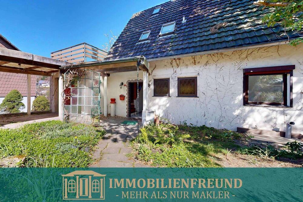 Thumbnail-Freistehendes Einfamilienhaus mit Einliegerwohnung auf großzügigem Hanggrundstück