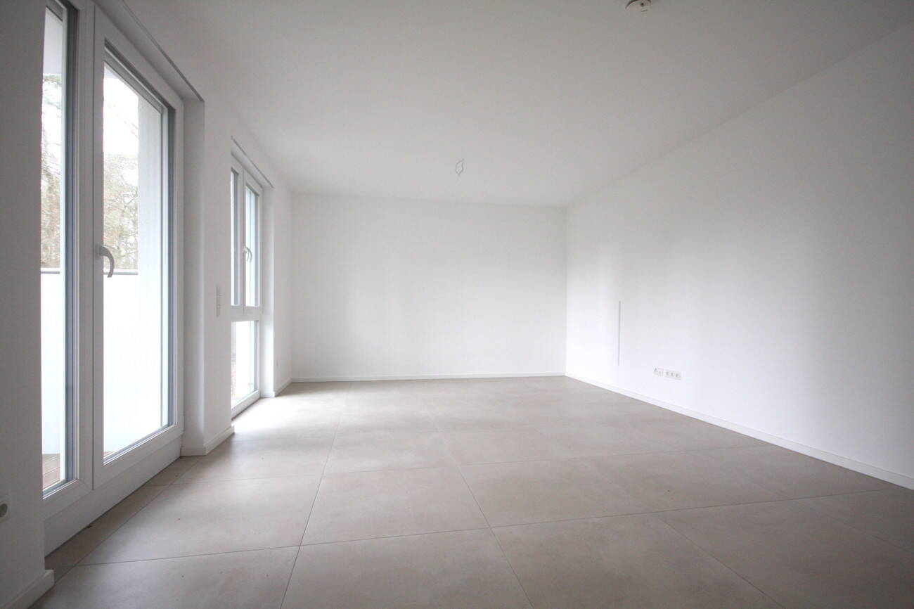 Thumbnail-Schöne 2-Zimmer-Erdgeschosswohnung mit TG-Stellplatz, Balkon und Fahrstuhl in Wald- und Seenähe!