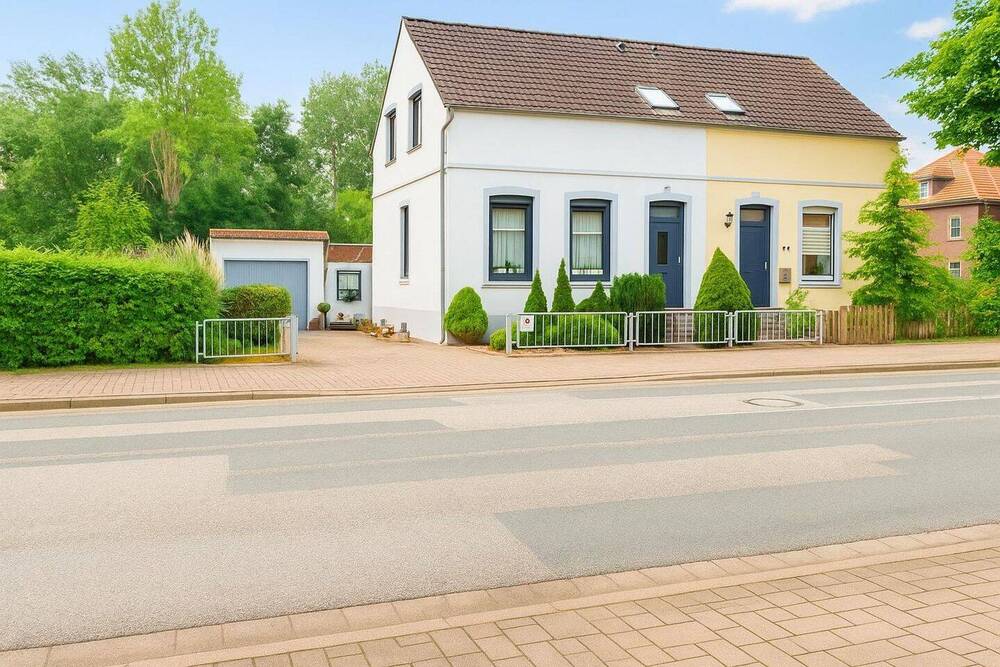 Thumbnail-Vermietete Doppelhaushälfte in Brake