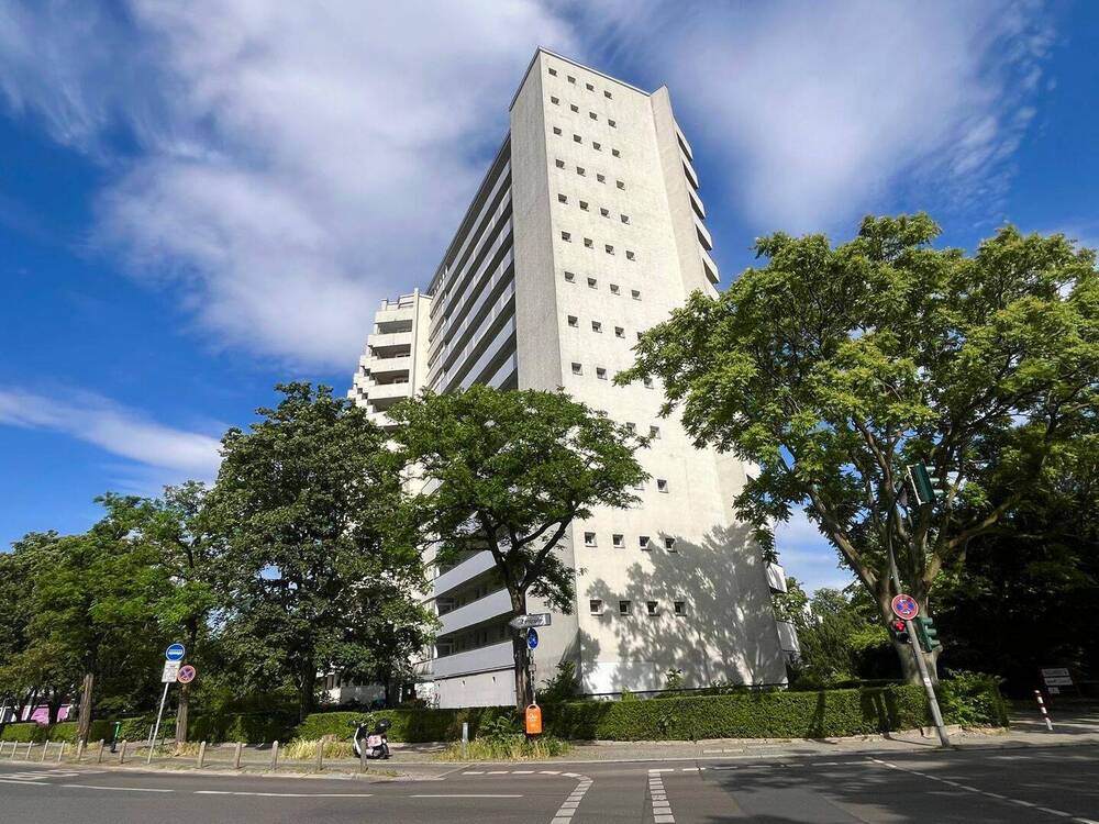 Thumbnail-Bezugsfrei: Über den Dächern von Berlin, 2-Zimmer-Wohnung mit Balkon & Aufzug in City-West Lage