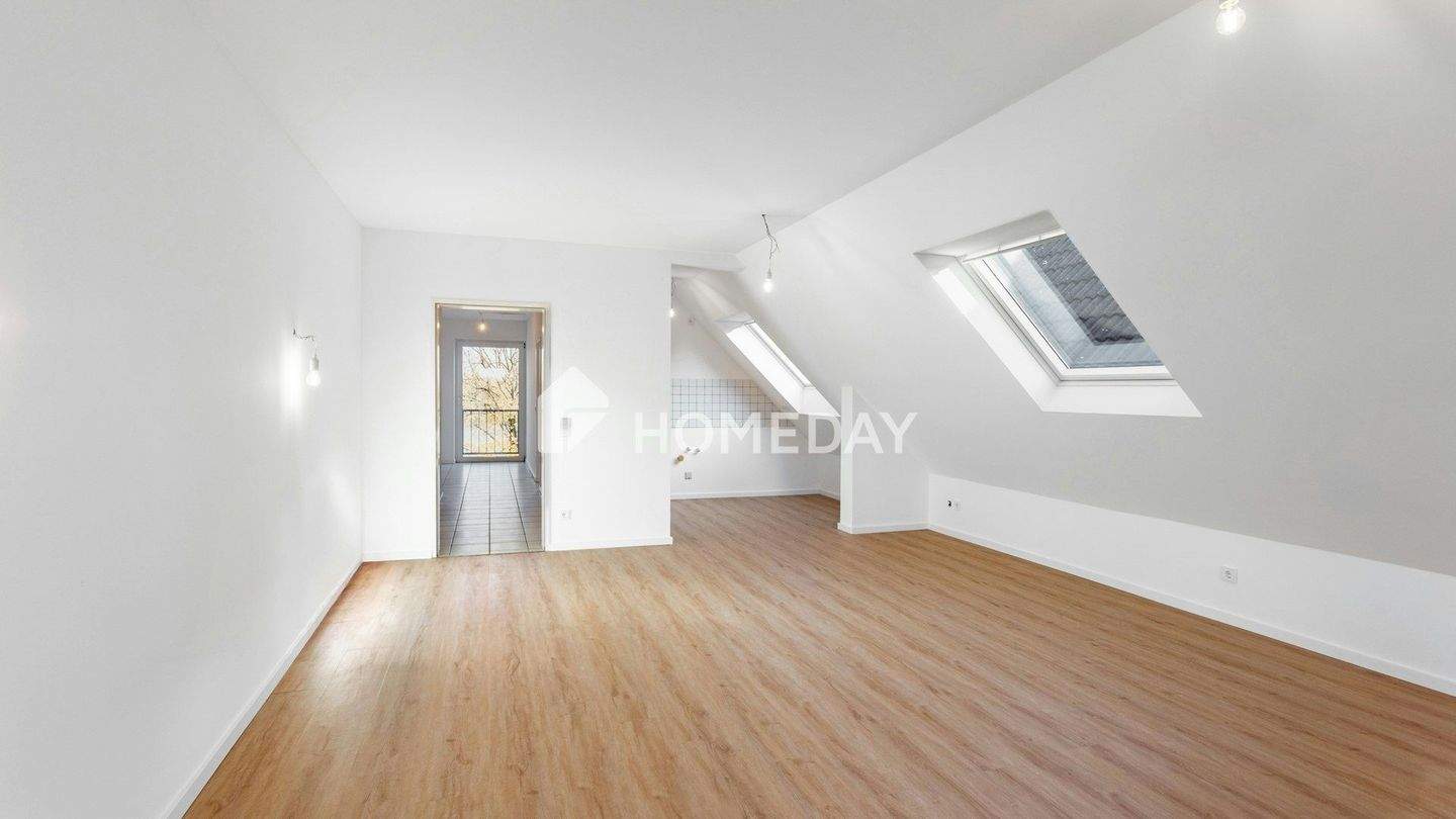 Thumbnail-Helle, frisch sanierte Dachgeschosswohnung mit Süd-Westbalkon - Rheinblick garantiert