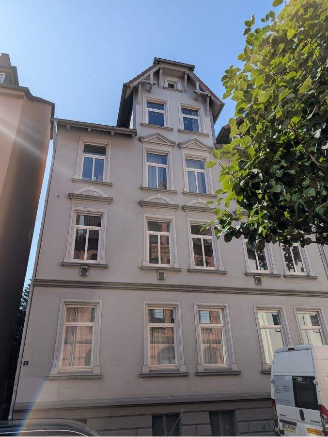 Thumbnail-Attraktive 4,5 Zimmer-Wohnung mit Balkon in der Hildesheimer Oststadt