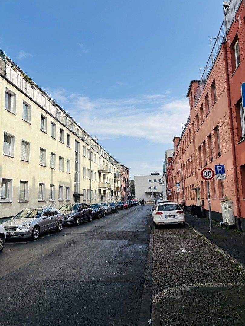 Thumbnail-2-Zimmer-Eigentumswohnung in zentraler Lage von Krefeld - renovierungsbedürftig mit Potenzial