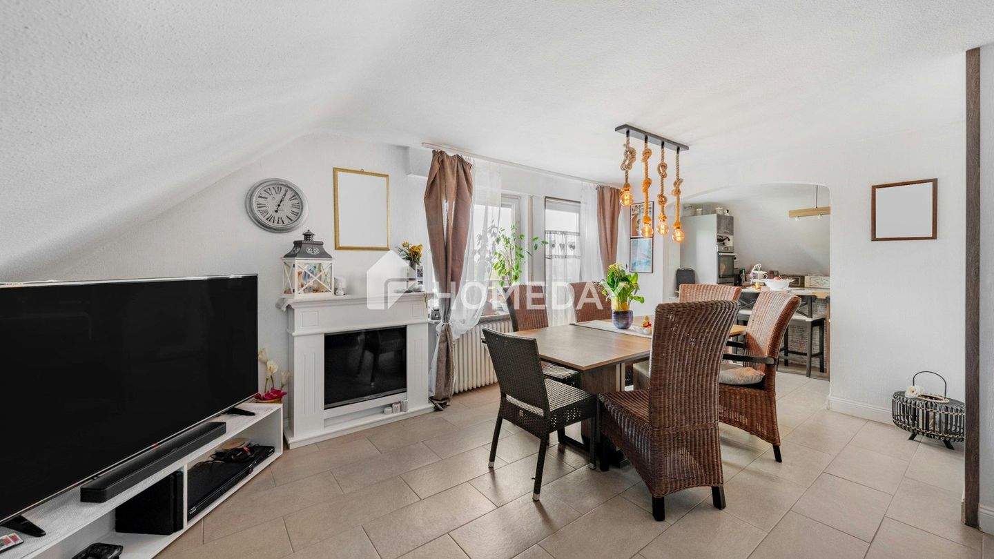 Thumbnail-Helle 4-Zimmer-Wohnung mit Süd-Balkon, offener Küche und ca. 100 Quadratmetern Wohnfläche