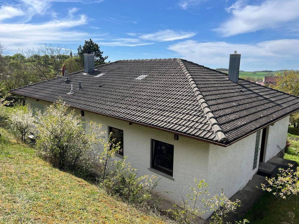 Thumbnail-Einfamilienhaus mit großem Grundstück in Stadtlauringen
