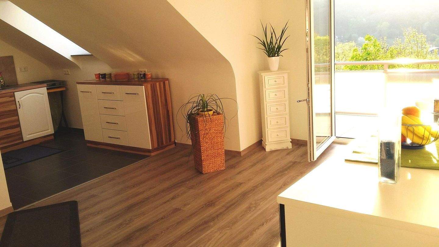 Thumbnail-helle moderne 4-Zimmer-DG-Wohnung mit Balkon zentral in Bad Kissingen