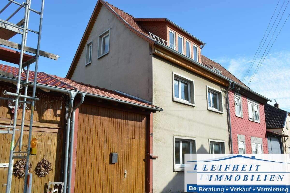 Thumbnail-Doppelhaushälfte mit Zufahrt und Garten