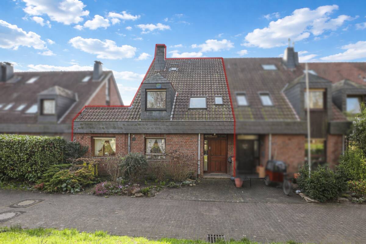 Thumbnail-Reihenendhaus mit Split-Level und ausgebautem Dach