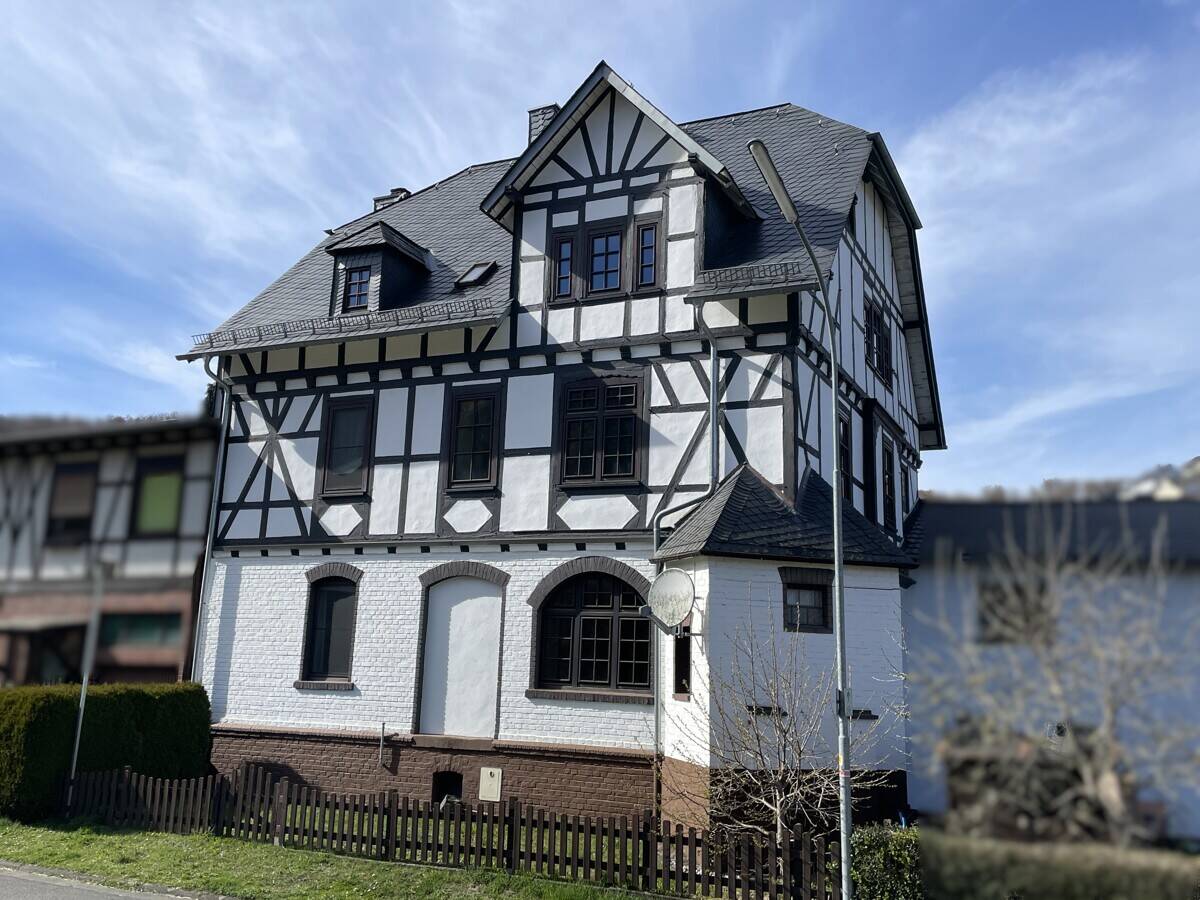 Thumbnail-Erdbach: Charmantes Wohnhaus mit 3 Einheiten