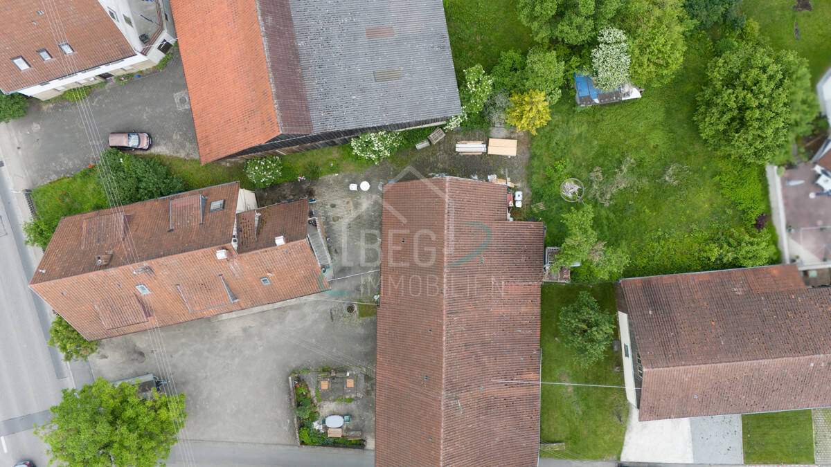 Thumbnail-Mehrfamilienhaus mit großer Scheune in zentraler Lage