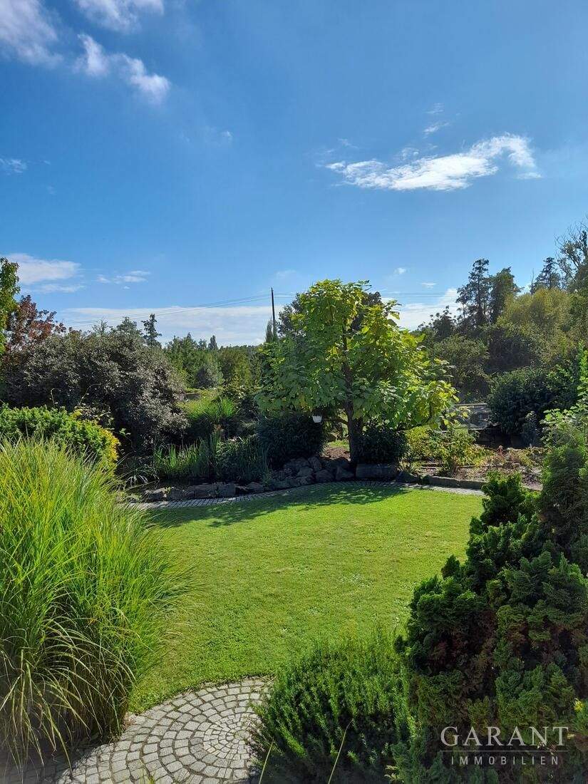 Thumbnail-Stilvolles Einfamilienhaus in Ortsrandlage mit Garten, Terrassen und Wellnessbereich