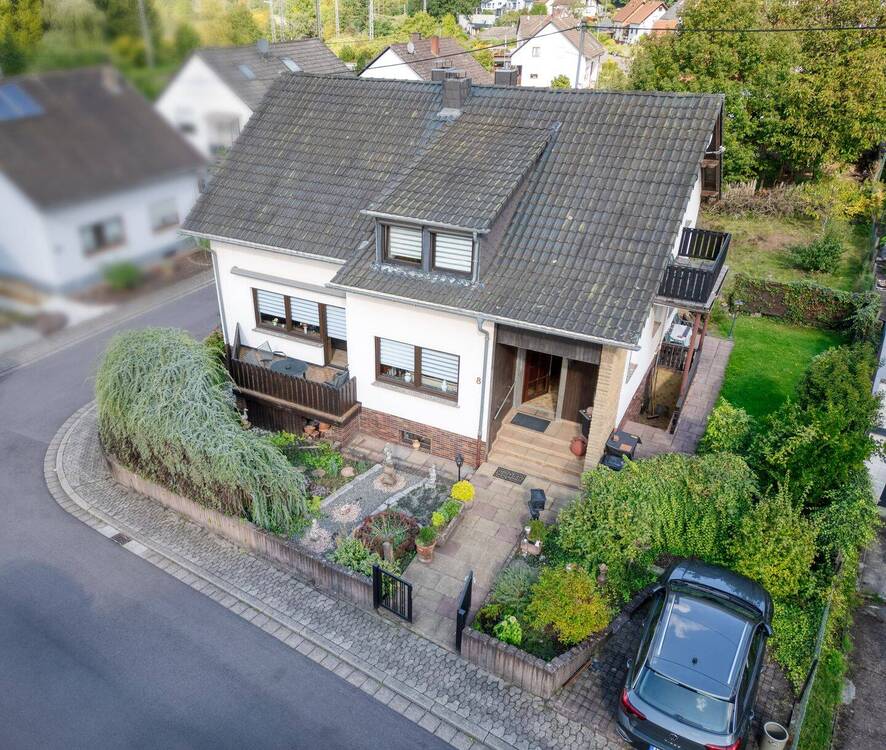 Thumbnail-Schönes freistehendes Ein - bis Zweifamilienhaus mit Balkon und Garten zu verkaufen + Garage und 4 Schlafzimmern uvm.