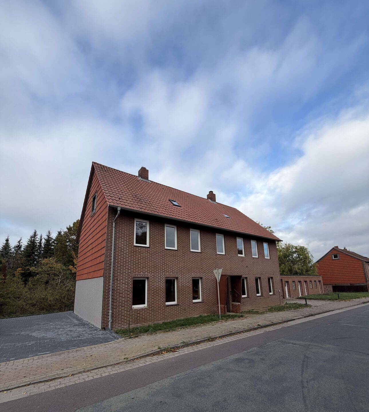 Thumbnail-Attraktives Mehrfamilienhaus mit Entwicklungspotenzial in Frellstedt - 4 Wohneinheiten möglich!