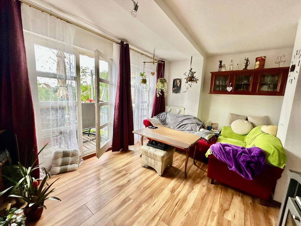 Helles Wohn- und Esszimmer