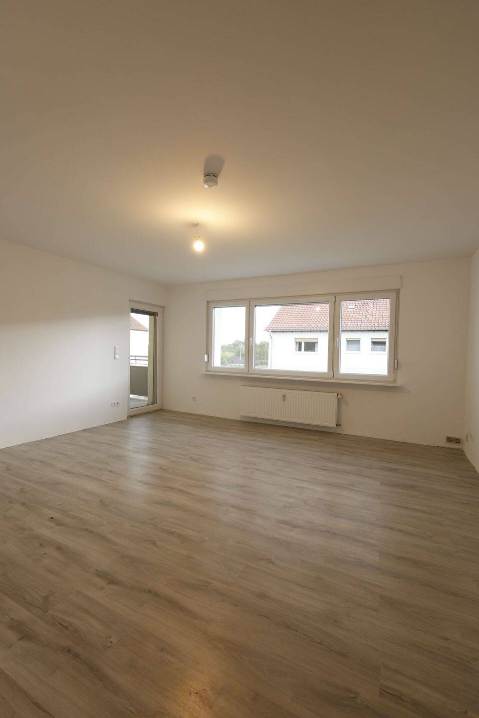 Thumbnail-Frisch renovierte 3-Zimmer-Wohnung mit Balkon!