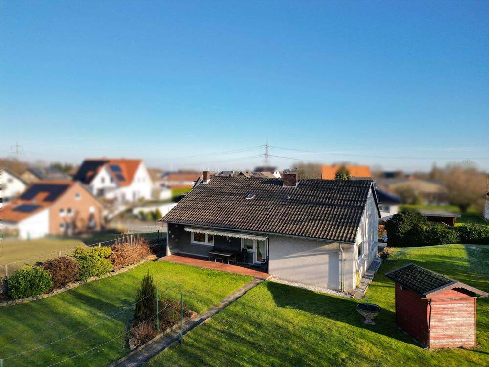 Thumbnail-Zentral gelegenes, solides Wohnhaus auf großem Grundstück in Ense-Höingen