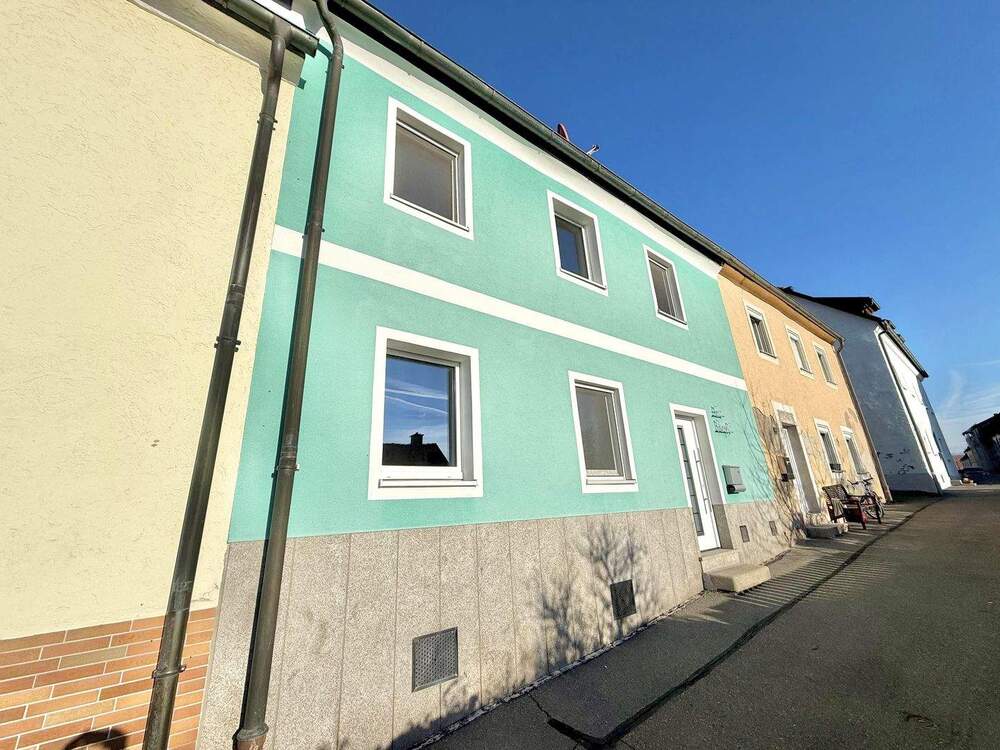 Thumbnail-modernes Einfamilienhaus mit kleinem Innenhof in ruhiger Lage