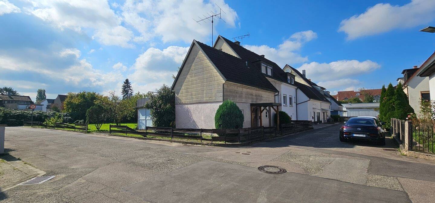 Thumbnail-DOPPELHAUSHÄLFTE MIT GROßEM GRUNDSTÜCK IN 79331 TENINGEN