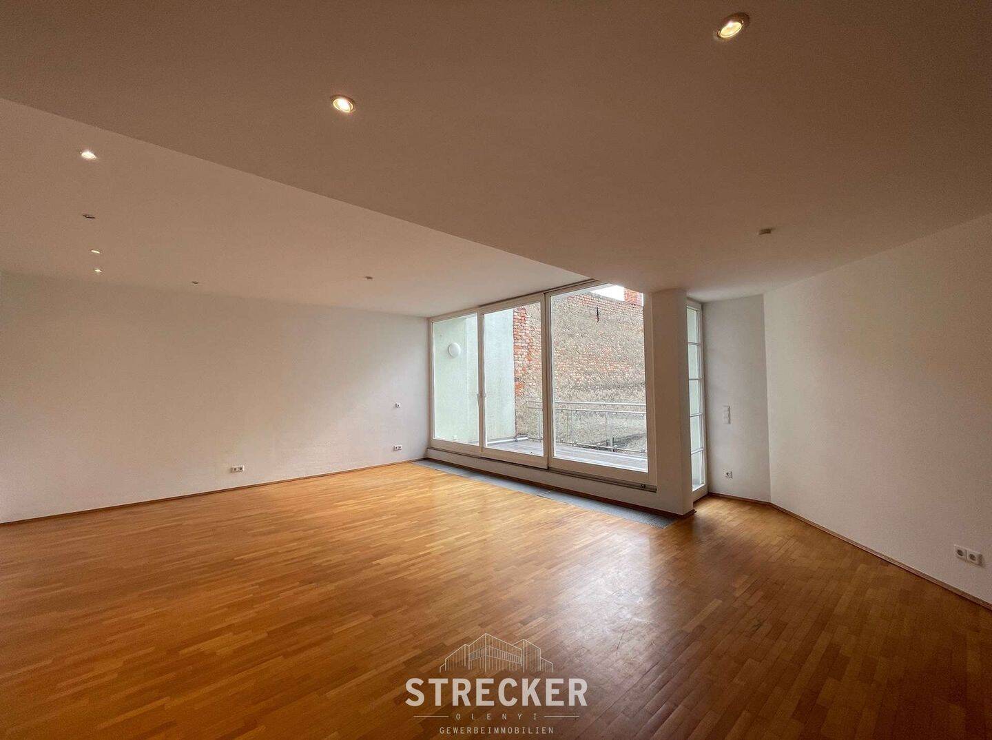 Thumbnail-Zentrale 2 ZKB mit großem Balkon im Herzen der Durlacher Altstadt