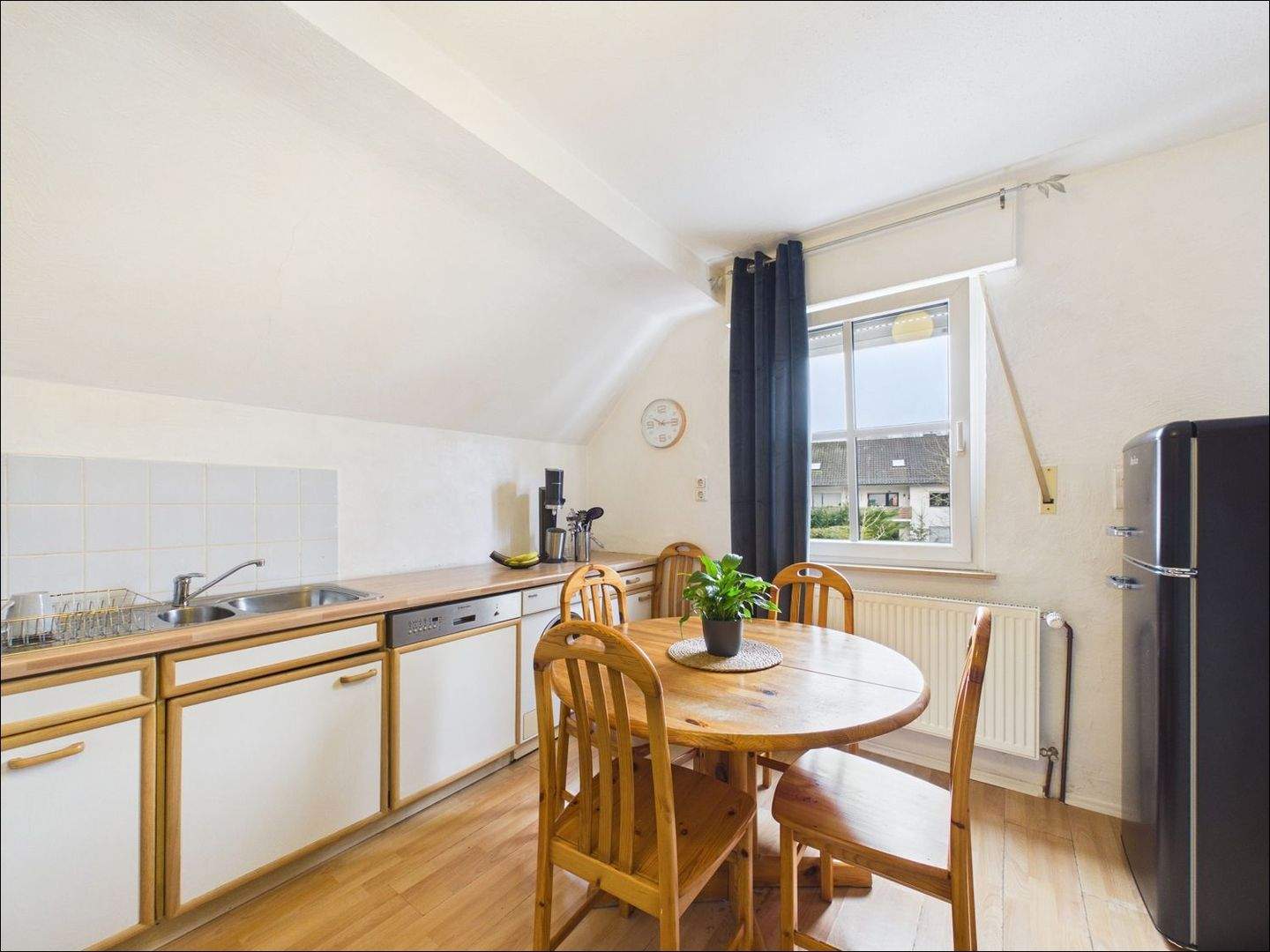 Thumbnail-Gestalten statt suchen - Haus mit Potenzial für Familie oder zwei Parteien