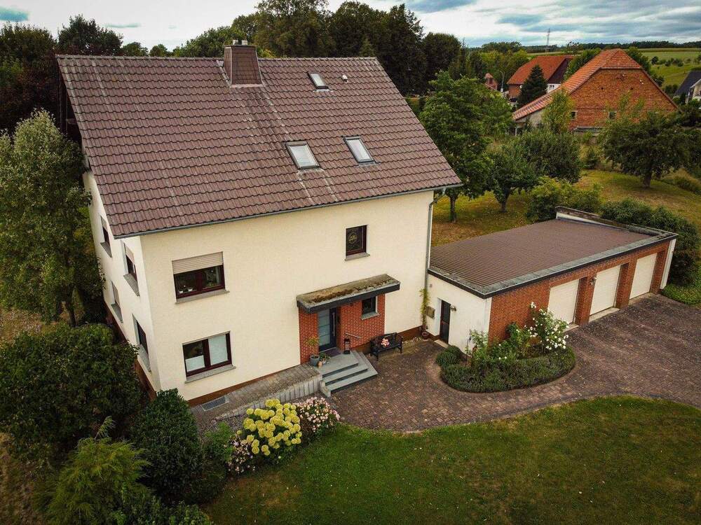 Thumbnail-Gepflegtes Zweifamilienhaus mit hochwertiger Ausstattung und parkähnlichem Garten