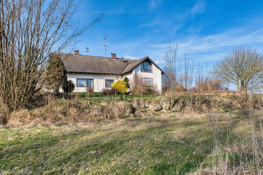 Thumbnail-Einfamilienhaus mit XL Grundstück und komplett ausbaubarem Dachgeschoss!