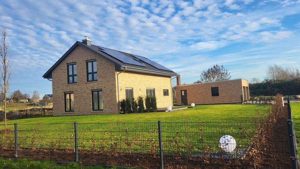 Thumbnail-Erstbezug EFH mit 6 Zi. Doppelgar. EBK PV- Anl. in der Nähe von Schwerin