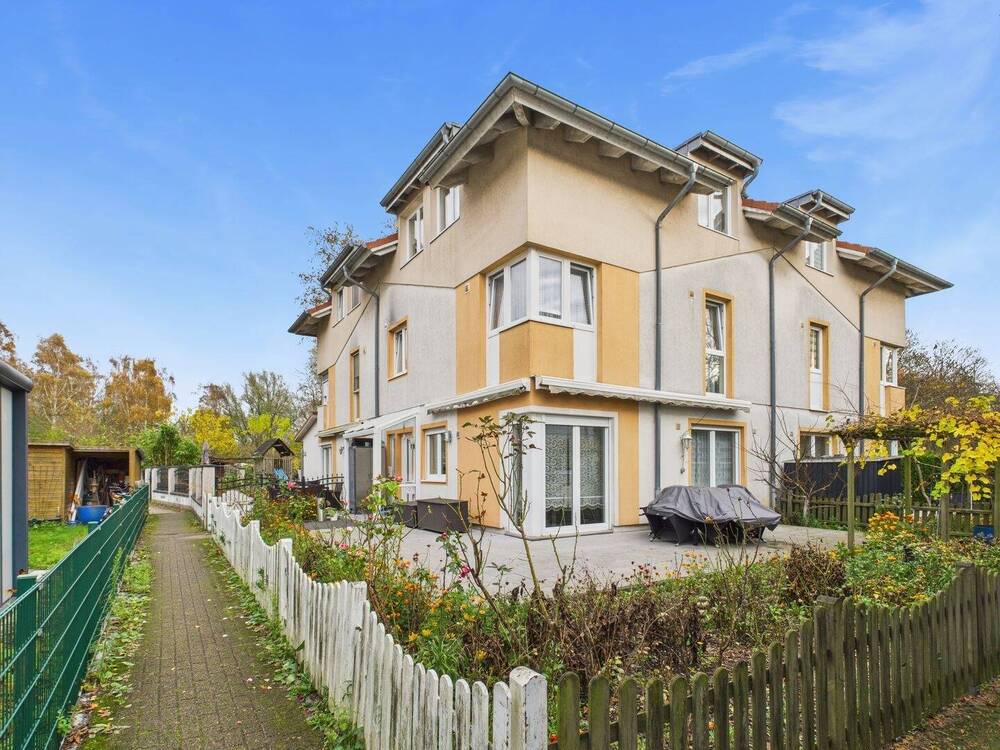 Thumbnail-*RESERVIERT* Stilvolles Reiheneckhaus mit Wohlfühlfaktor und großem Grundstück!